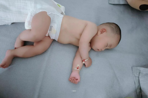 供卵助孕联系方式没满月的宝宝 供卵助孕联系方式没满月的宝宝